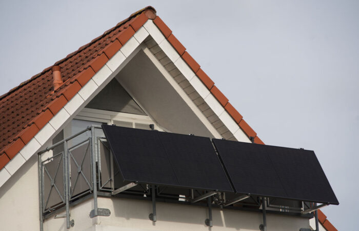 panele_fotowoltaiczne_na_balkonie