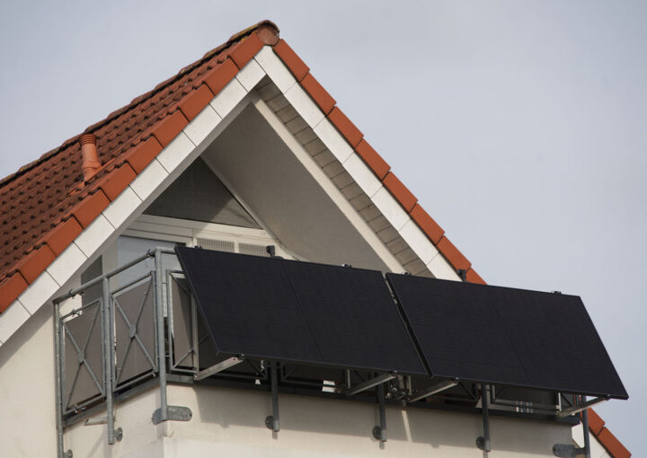 panele_fotowoltaiczne_na_balkonie